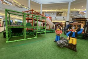 Vila Country - Praça de Eventos no Shopping Multicenter Itaipu