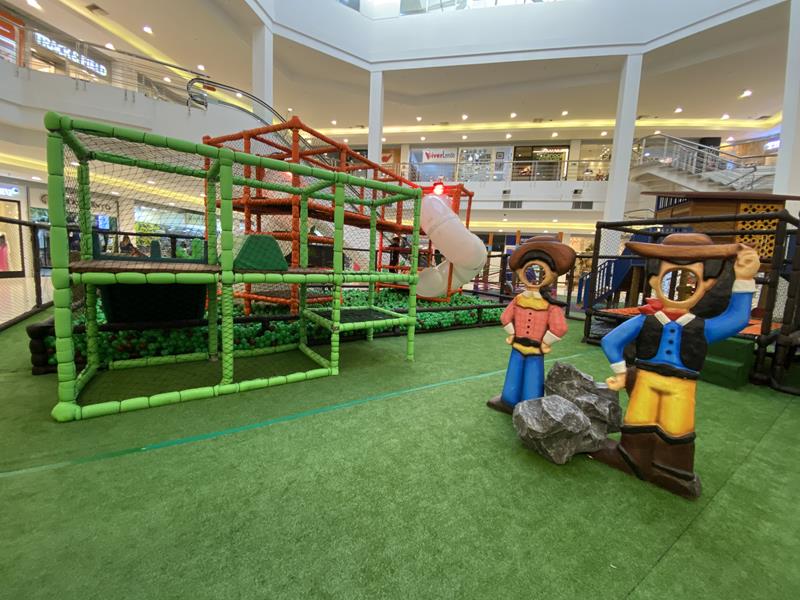 Vila Country - Praça de Eventos no Shopping Multicenter Itaipu